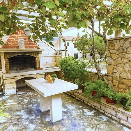 Pavisic Apartment Supetar