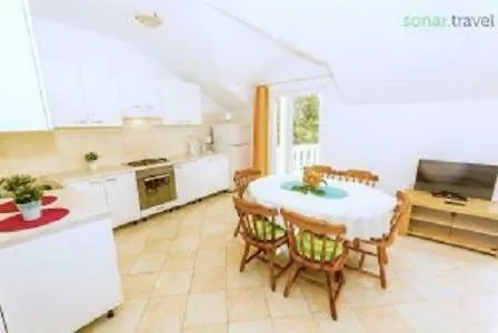 Pavisic Apartment *
